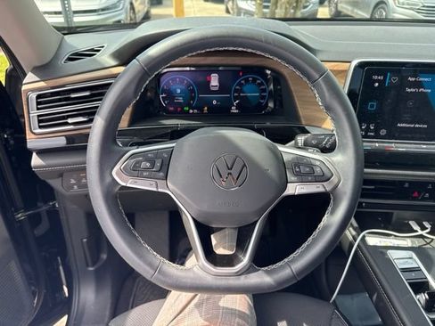 Used 2024 Volkswagen Atlas SE FWD image 7