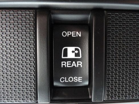 Used 2021 RAM 1500 Laramie w/ Night Edition AWD/4WD image 31