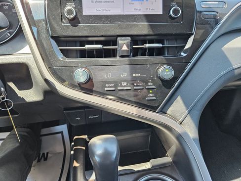 Used 2024 Toyota Camry SE FWD image 15