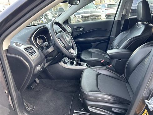 Used 2019 Jeep Compass Latitude image 11