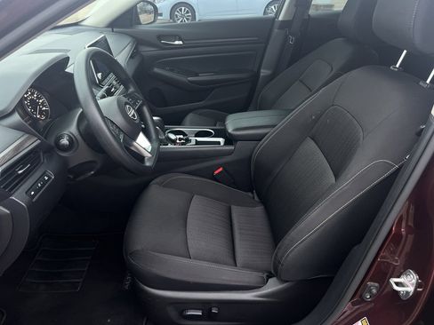 Used 2024 Nissan Altima 2.5 SV image 10