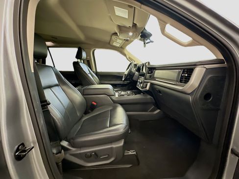 Used 2024 Ford Expedition Max XLT image 34