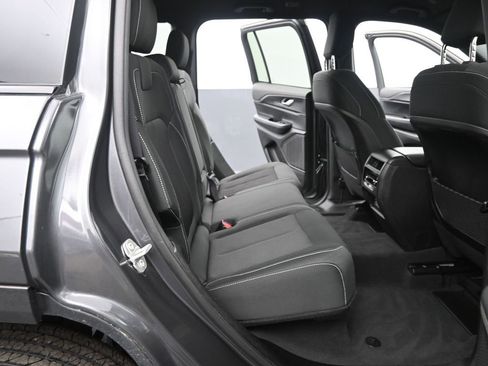 Used 2024 Jeep Grand Cherokee Laredo image 15