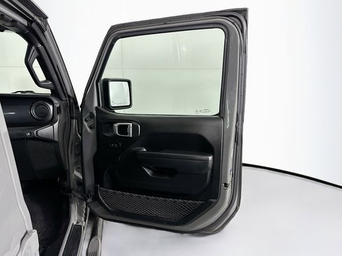 Used 2022 Jeep Gladiator Sport image 30