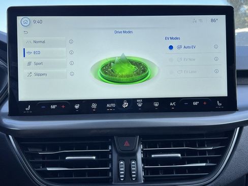 New 2025 Ford Escape SE image 34