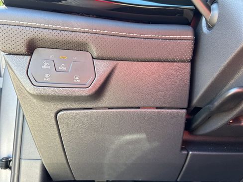 New 2026 Volkswagen Atlas Cross Sport SE image 14