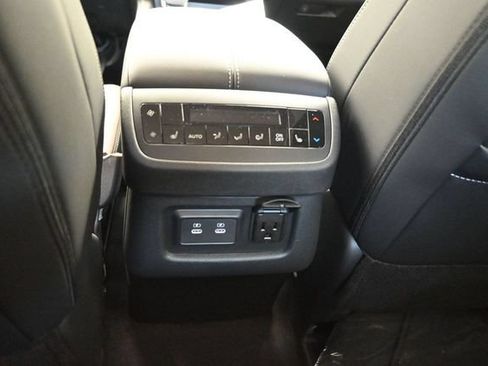 Used 2026 Nissan Pathfinder Platinum FWD image 25