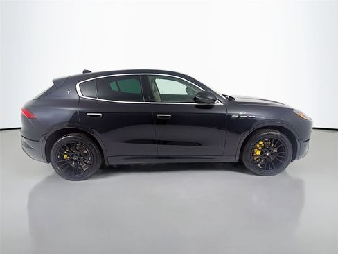 Used 2023 Maserati Grecale GT image 23