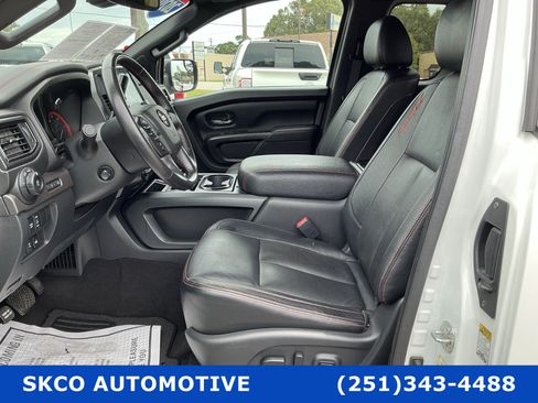 Used 2020 Nissan Titan PRO-4X w/ Pro-4x Convenience Package AWD/4WD image 13