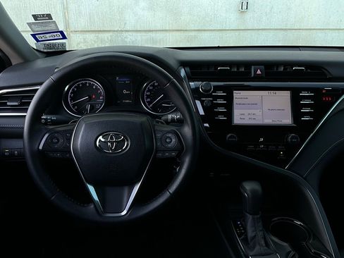Used 2018 Toyota Camry SE image 12