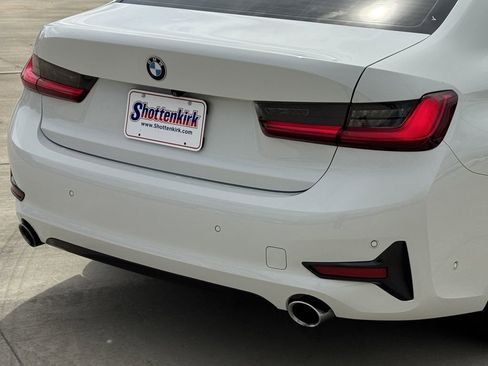 Used 2021 BMW 330i Sedan w/ Executive Package RWD image 6