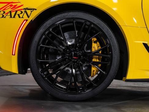 Used 2016 Chevrolet Corvette Z06 w/ 3LZ Preferred Equipment Group RWD image 24
