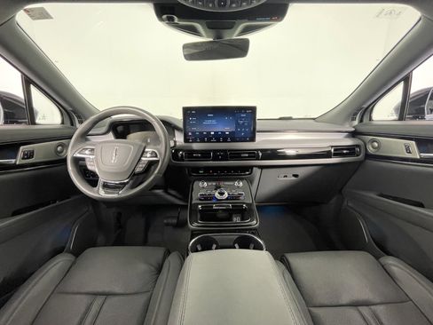 Used 2023 Lincoln Nautilus Reserve w/ Equipment Group 202A image 18