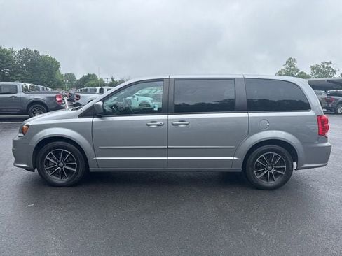 Used 2016 Dodge Grand Caravan SE FWD image 2
