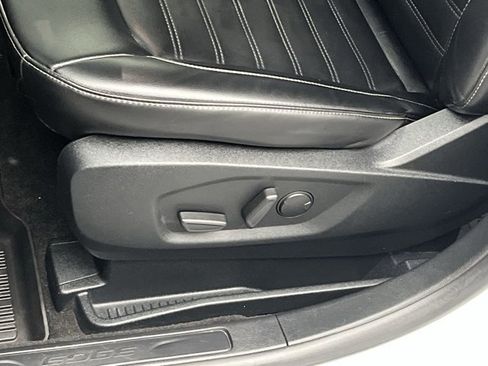 Used 2020 Ford Edge SEL w/ Convenience Package image 12