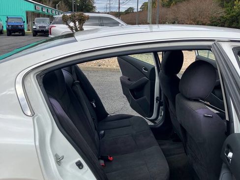 Used 2011 Nissan Altima 2.5 S w/ Special Edition Pkg image 10