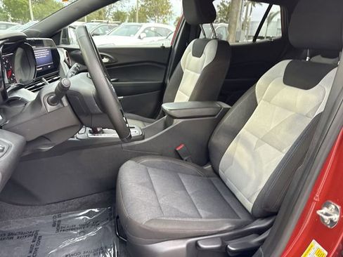 Used 2024 Chevrolet Trax RS image 11