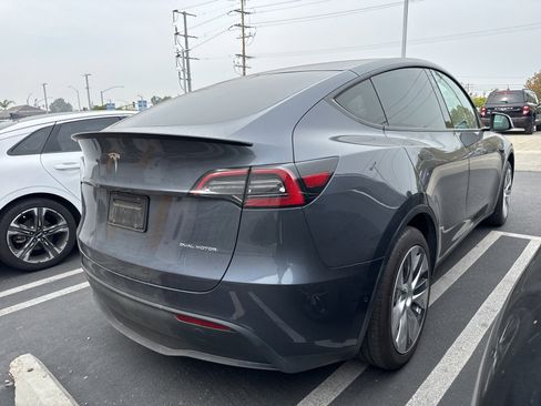 Used 2021 Tesla Model Y Long Range image 3