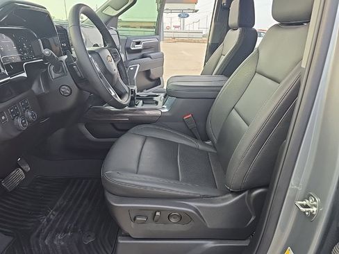 Used 2025 Chevrolet Silverado 1500 LTZ w/ LTZ Convenience Package II AWD/4WD image 14