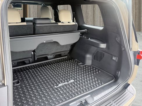 Used 2025 Lexus GX 550 image 13