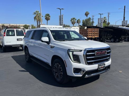 New 2026 GMC Yukon XL Elevation AWD/4WD image 3