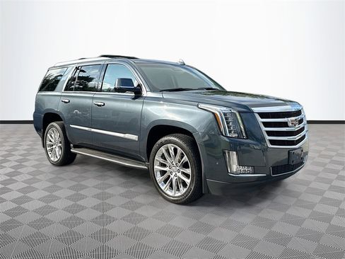 Used 2020 Cadillac Escalade Luxury image 4