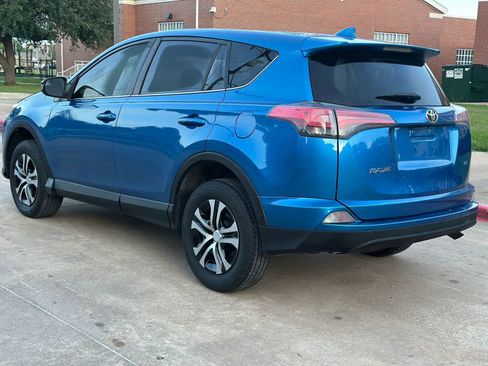 Used 2018 Toyota RAV4 LE FWD image 7