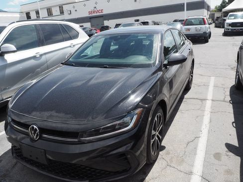 Used 2025 Volkswagen Jetta Sport FWD image 1