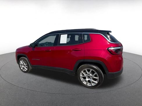 Used 2025 Jeep Compass Limited image 11
