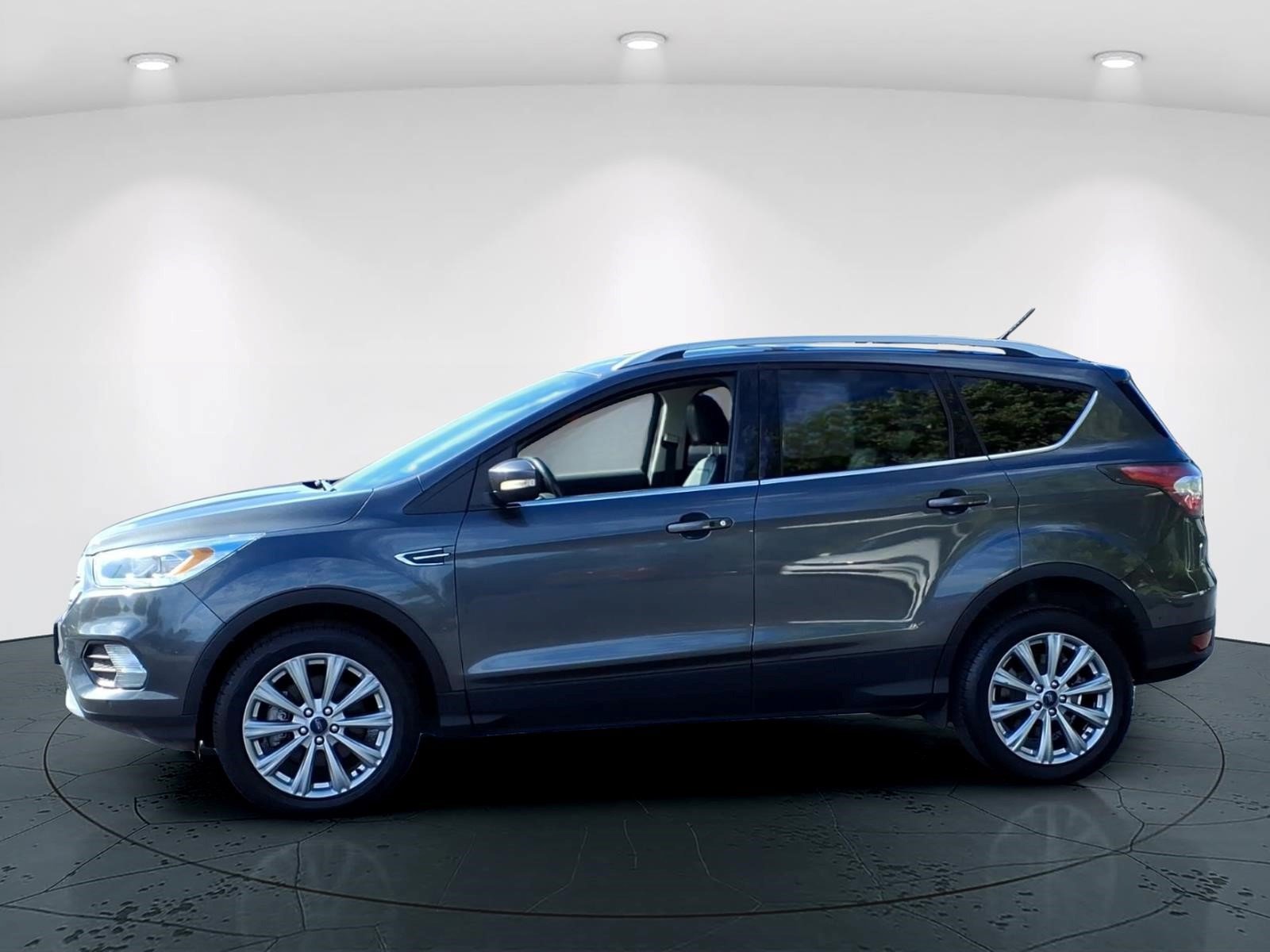Used 2017 Ford Escape Titanium w/ Equipment Group 301A AWD/4WD image 6