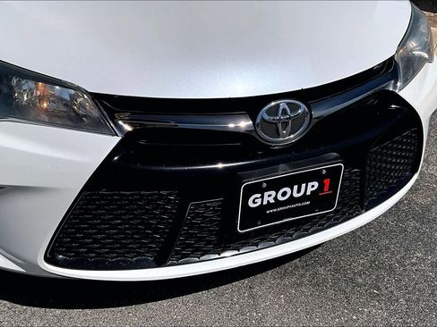 Used 2015 Toyota Camry SE w/ Moonroof Package image 30