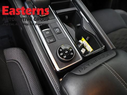 Used 2022 Nissan Pathfinder SV AWD/4WD image 20