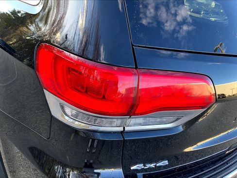 Used 2017 Jeep Grand Cherokee Limited w/ Luxury Group II AWD/4WD image 28