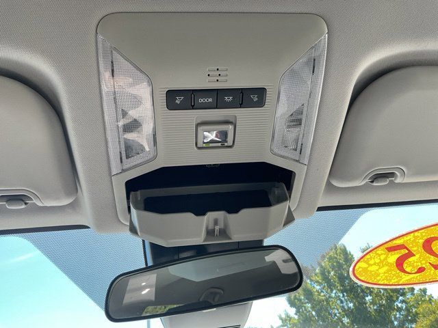 Used 2025 Toyota RAV4 LE AWD/4WD image 33