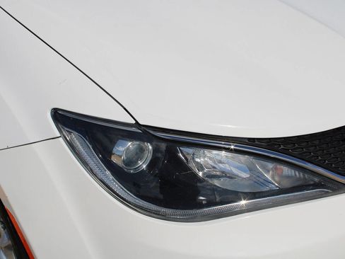 Used 2017 Chrysler Pacifica Touring Plus w/ Tire & Wheel Group image 35