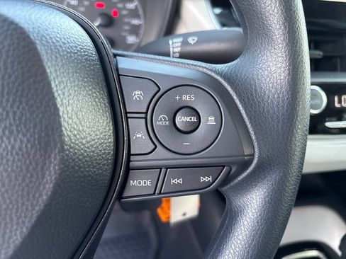 Used 2025 Toyota Corolla LE FWD image 21