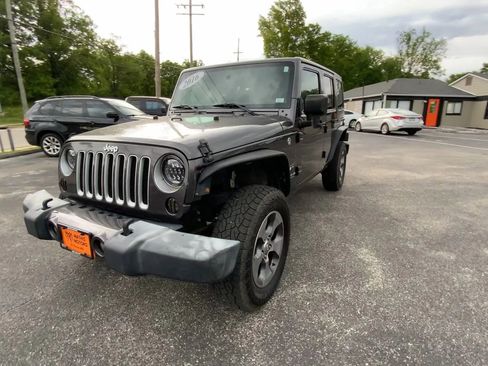 Used 2016 Jeep Wrangler Unlimited Sahara w/ Connectivity Group AWD/4WD image 4