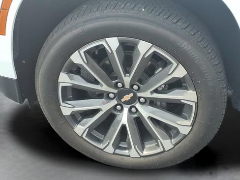 Used 2025 Chevrolet Tahoe High Country AWD/4WD image 17