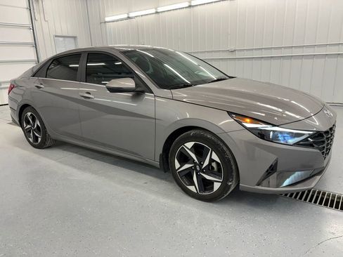 Used 2023 Hyundai Elantra Limited image 10