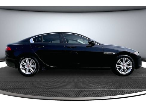 Used 2018 Jaguar XE Premium AWD/4WD image 15