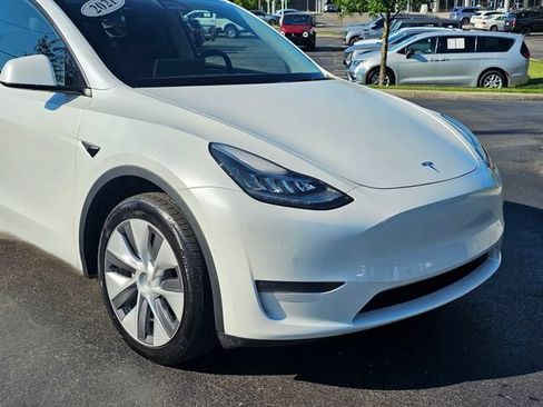Used 2021 Tesla Model Y Long Range AWD/4WD image 2