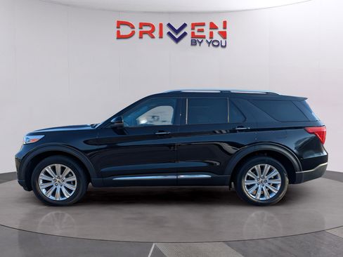 Used 2022 Ford Explorer Limited w/ Limited Technology Package image 2