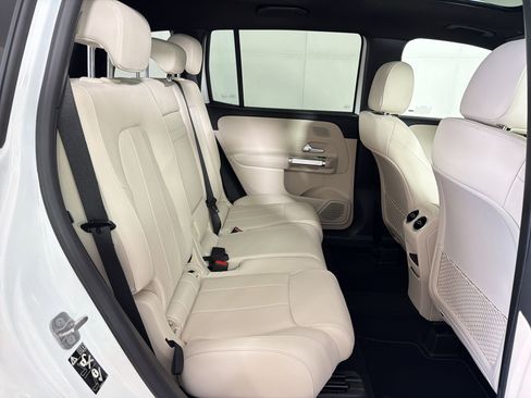 Used 2026 Mercedes-Benz GLB 250 4MATIC image 29