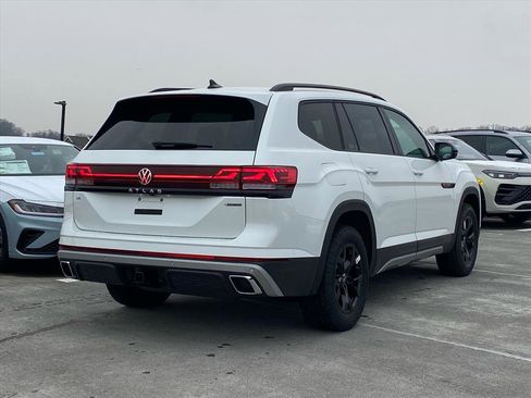 New 2026 Volkswagen Atlas Peak Edition AWD/4WD image 3