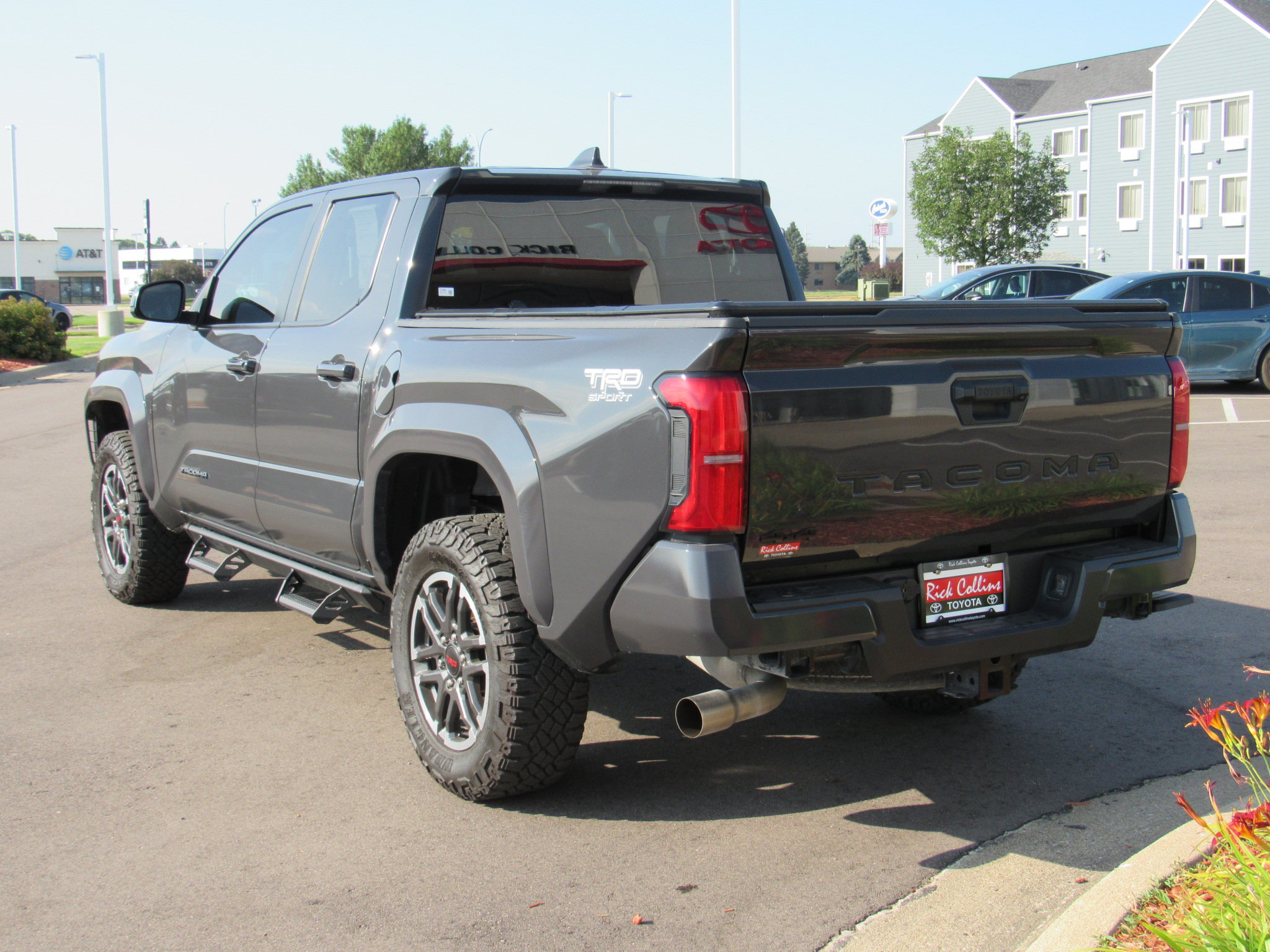 Used 2025 Toyota Tacoma TRD Sport w/ Blackout Package (GST) AWD/4WD image 8