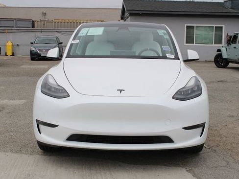 Used 2022 Tesla Model Y Long Range AWD/4WD image 2