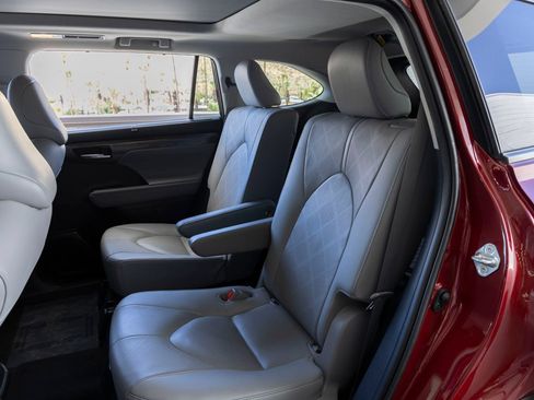 Used 2020 Toyota Highlander Platinum AWD/4WD image 20