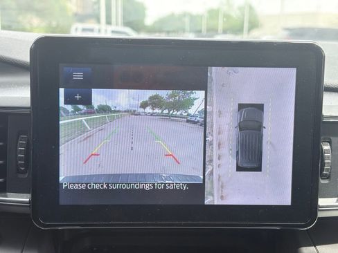 Used 2022 Ford Explorer XLT w/ Equipment Group 202A image 11