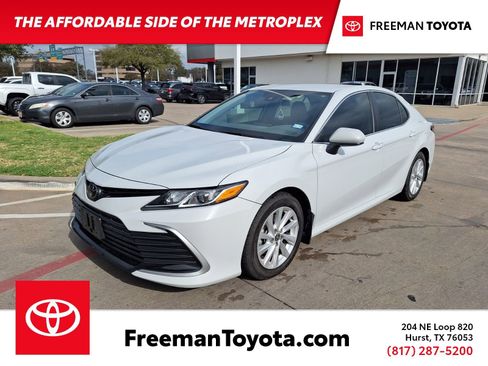 Used 2024 Toyota Camry LE image 1