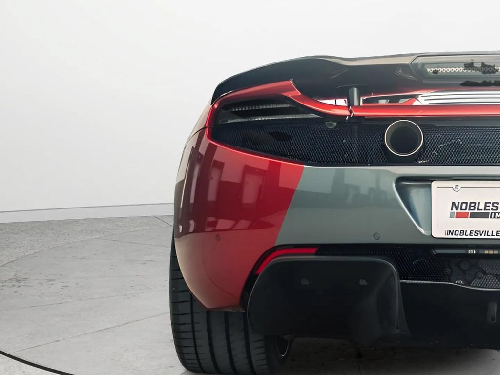 Used 2012 McLaren MP4-12C Coupe RWD image 11